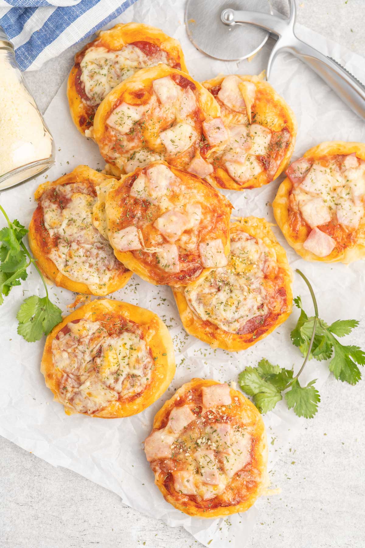 Quick Mini Biscuit Pizzas: Your Easy 27-Minute Family Meal